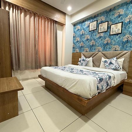 Hotelsuncity Inn Vadodara Dış mekan fotoğraf