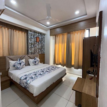 Hotelsuncity Inn Vadodara Dış mekan fotoğraf