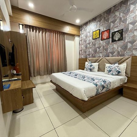 Hotelsuncity Inn Vadodara Dış mekan fotoğraf