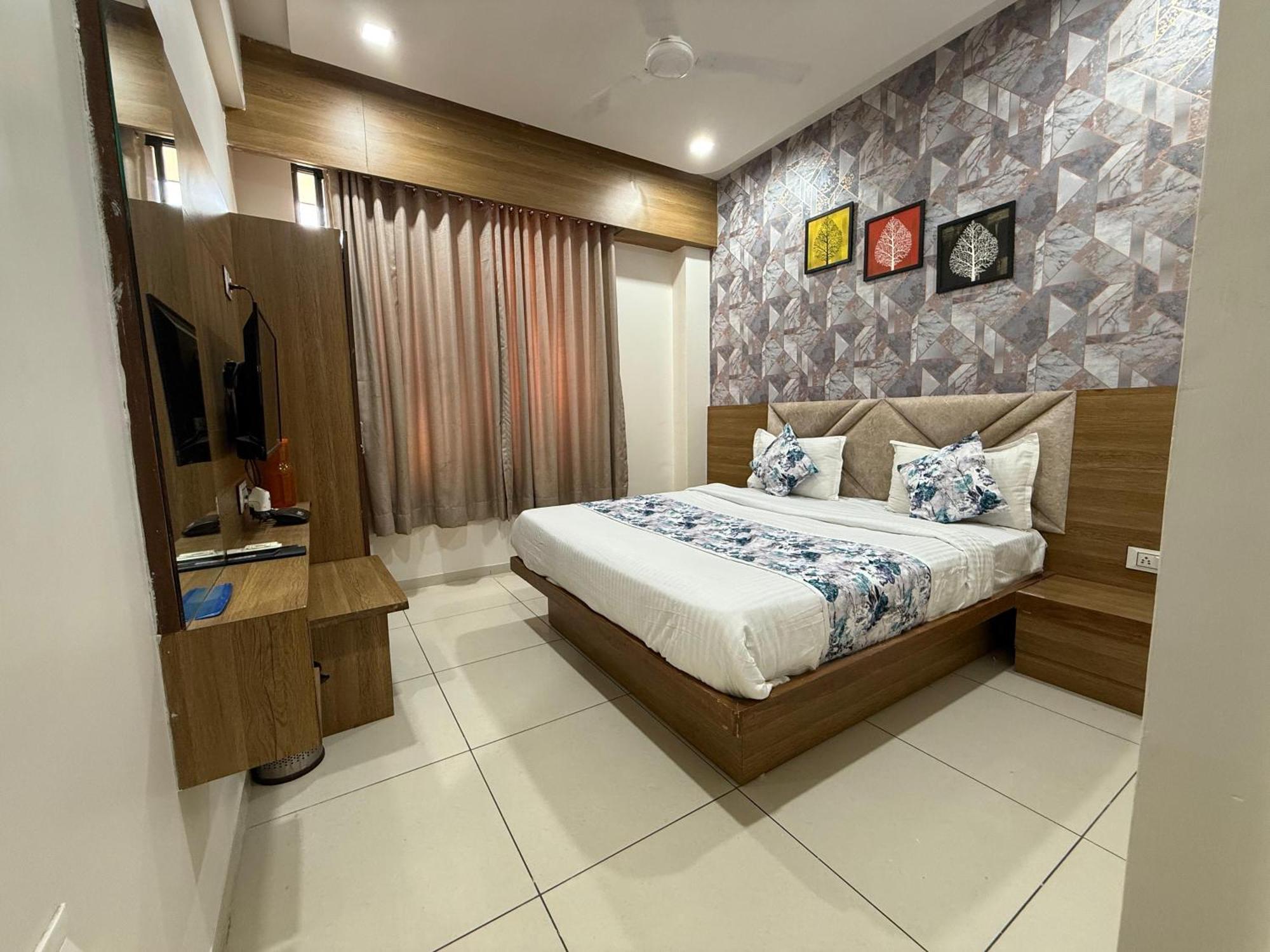Hotelsuncity Inn Vadodara Dış mekan fotoğraf